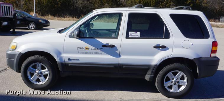 image for item DE3364 2005 Ford Escape Hybrid SUV