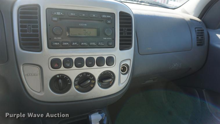 image for item DE3364 2005 Ford Escape Hybrid SUV