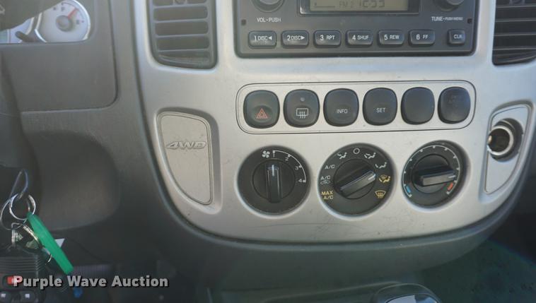 image for item DE3364 2005 Ford Escape Hybrid SUV