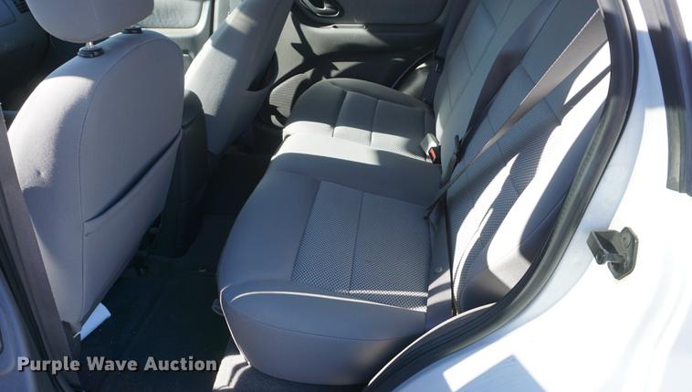 image for item DE3364 2005 Ford Escape Hybrid SUV