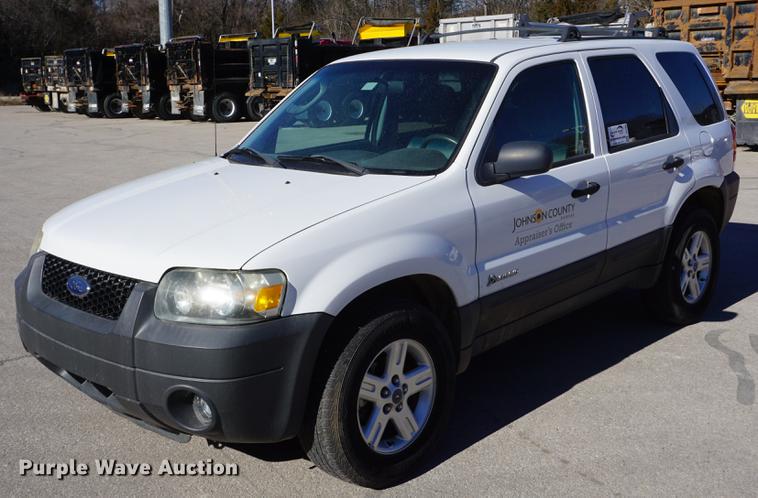 image for item DE3366 2005 Ford Escape Hybrid SUV