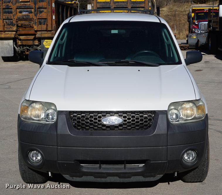 image for item DE3366 2005 Ford Escape Hybrid SUV
