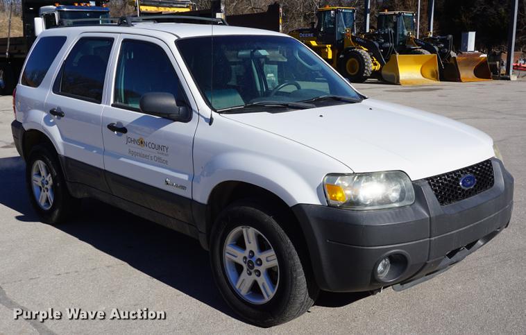 image for item DE3366 2005 Ford Escape Hybrid SUV