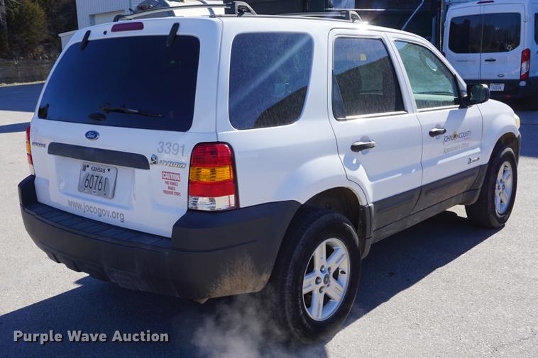 image for item DE3366 2005 Ford Escape Hybrid SUV