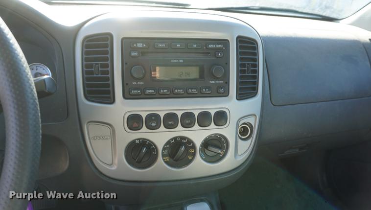image for item DE3366 2005 Ford Escape Hybrid SUV