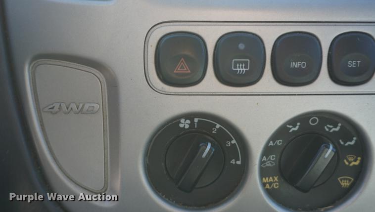 image for item DE3366 2005 Ford Escape Hybrid SUV