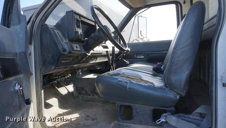 image for item DE3368 1991 GMC TopKick C5500 dump truck