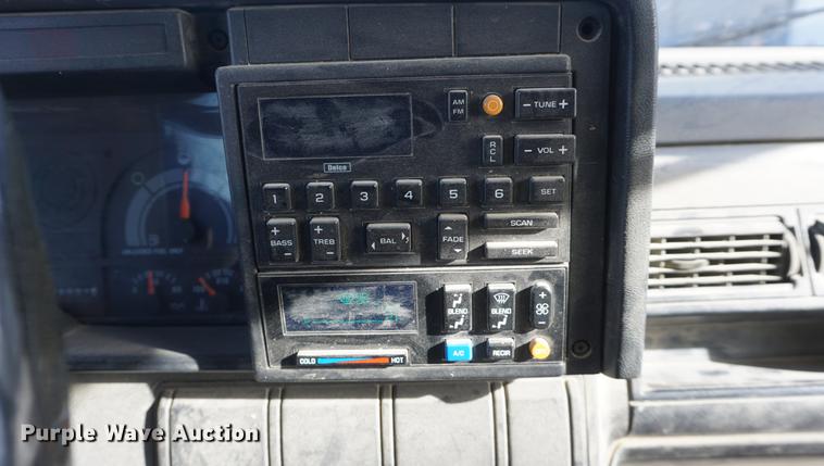 image for item DE3368 1991 GMC TopKick C5500 dump truck