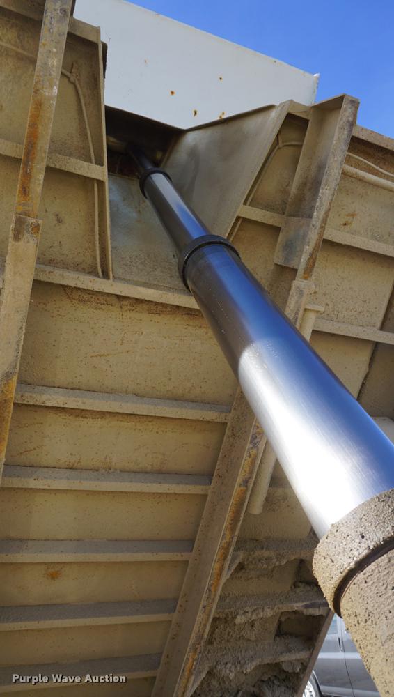 image for item DE3368 1991 GMC TopKick C5500 dump truck