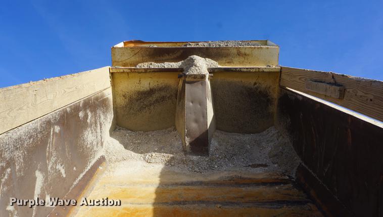 image for item DE3368 1991 GMC TopKick C5500 dump truck