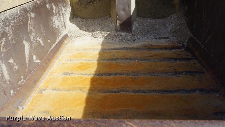 image for item DE3368 1991 GMC TopKick C5500 dump truck