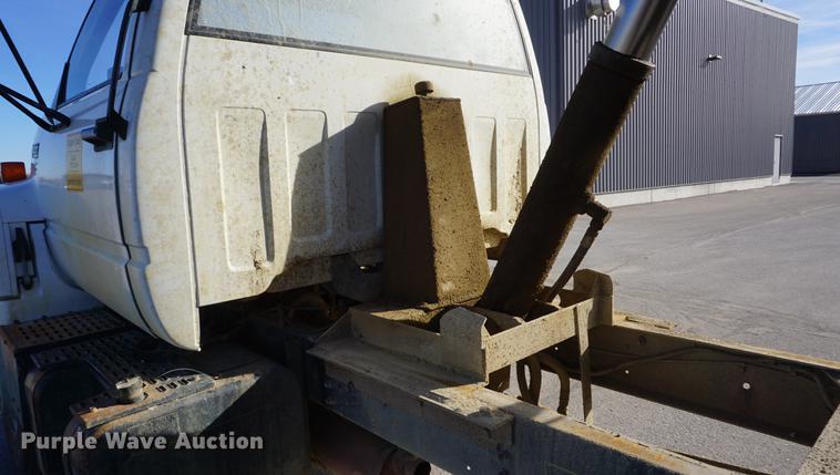 image for item DE3368 1991 GMC TopKick C5500 dump truck