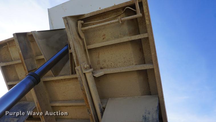 image for item DE3368 1991 GMC TopKick C5500 dump truck