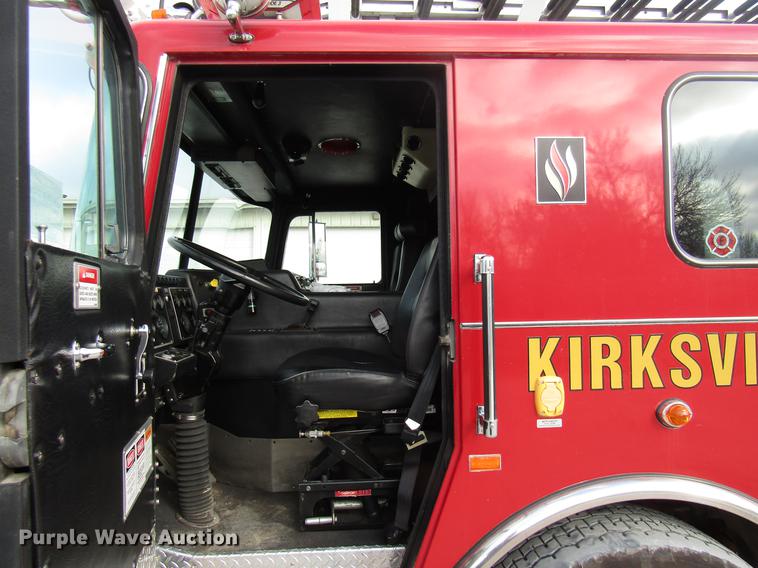 image for item DE5929 1994 Seagrave fire truck