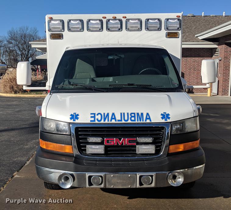 image for item DF1337 2010 GMC Savana G4500 ambulance