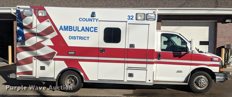 image for item DF1337 2010 GMC Savana G4500 ambulance