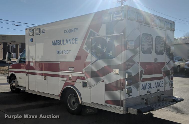 image for item DF1337 2010 GMC Savana G4500 ambulance