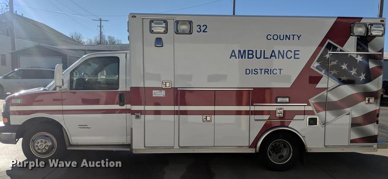 image for item DF1337 2010 GMC Savana G4500 ambulance