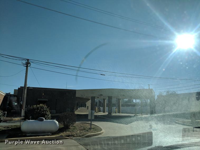 image for item DF1337 2010 GMC Savana G4500 ambulance