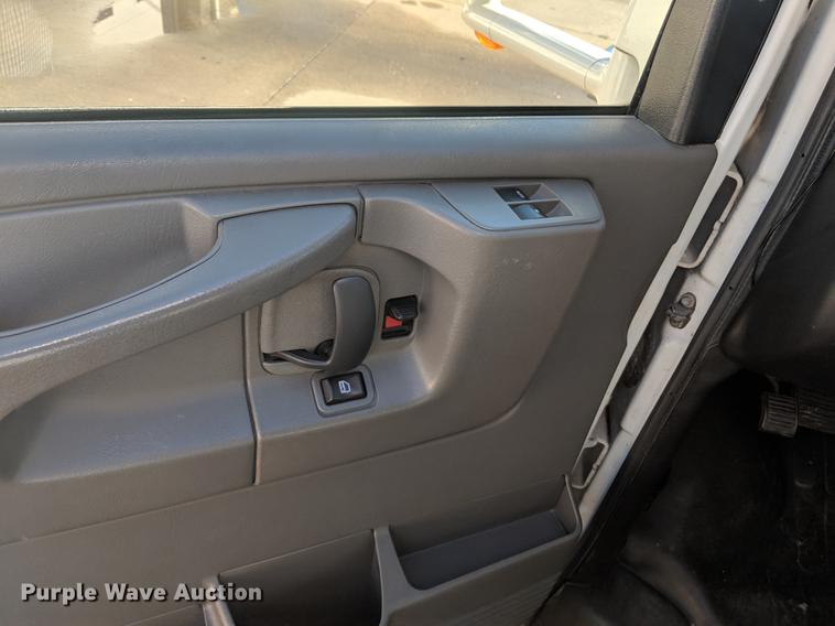 image for item DF1337 2010 GMC Savana G4500 ambulance