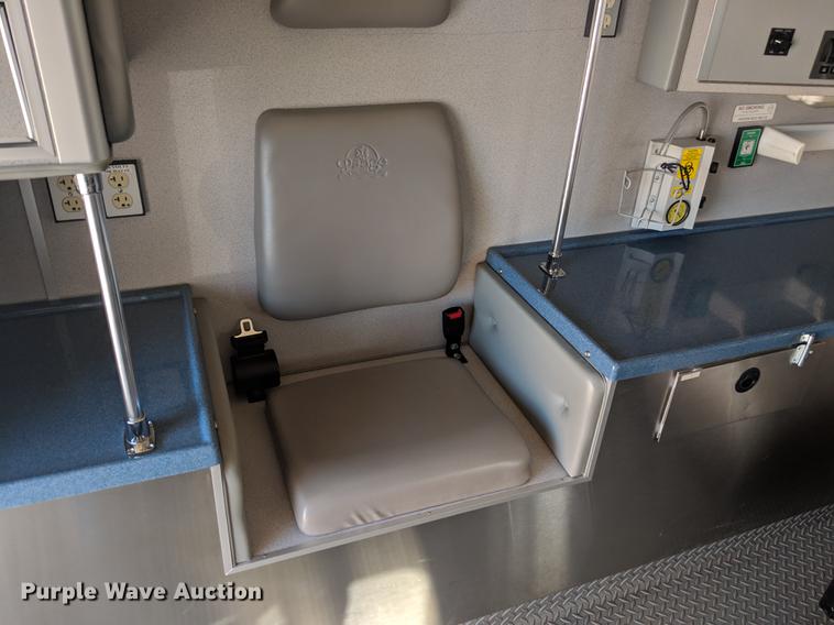 image for item DF1337 2010 GMC Savana G4500 ambulance