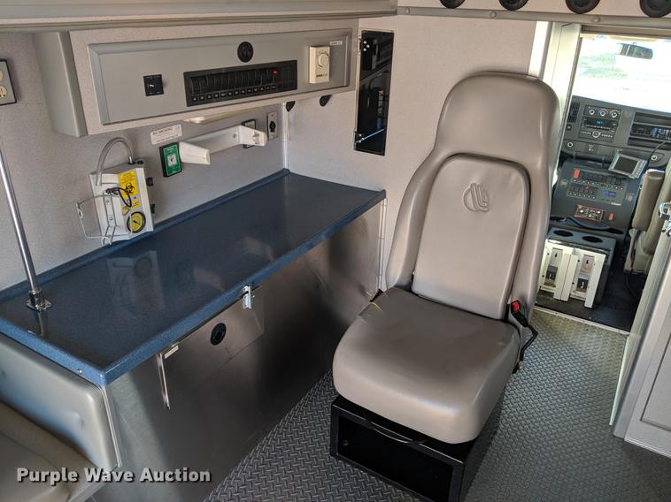 image for item DF1337 2010 GMC Savana G4500 ambulance