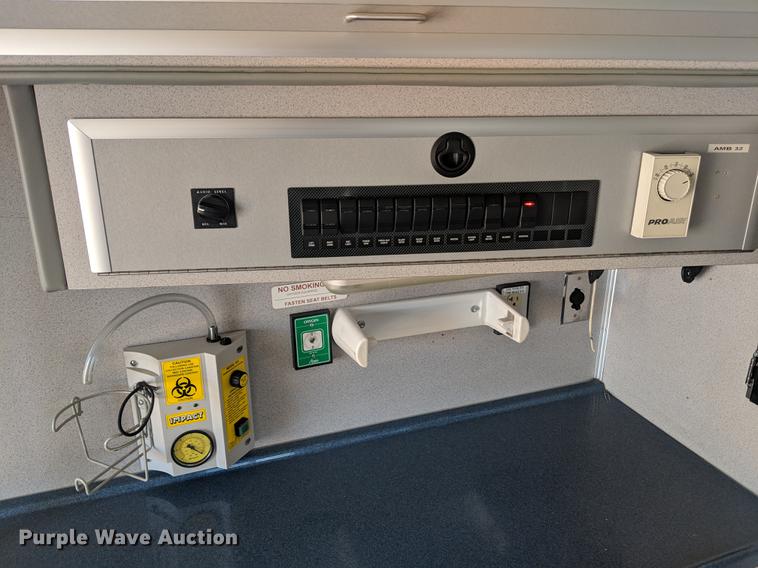 image for item DF1337 2010 GMC Savana G4500 ambulance