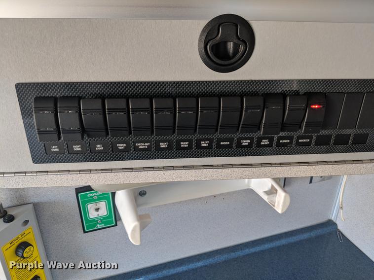 image for item DF1337 2010 GMC Savana G4500 ambulance