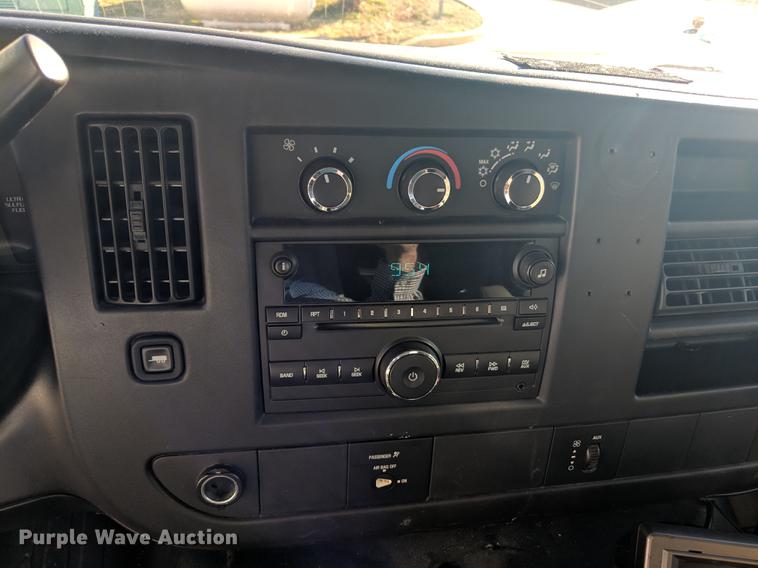 image for item DF1337 2010 GMC Savana G4500 ambulance