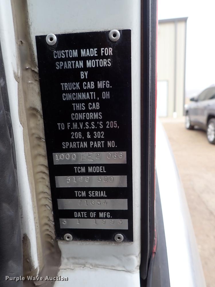 image for item DF8677 1993 Spartan Gladiator GA40M-2142 fire truck