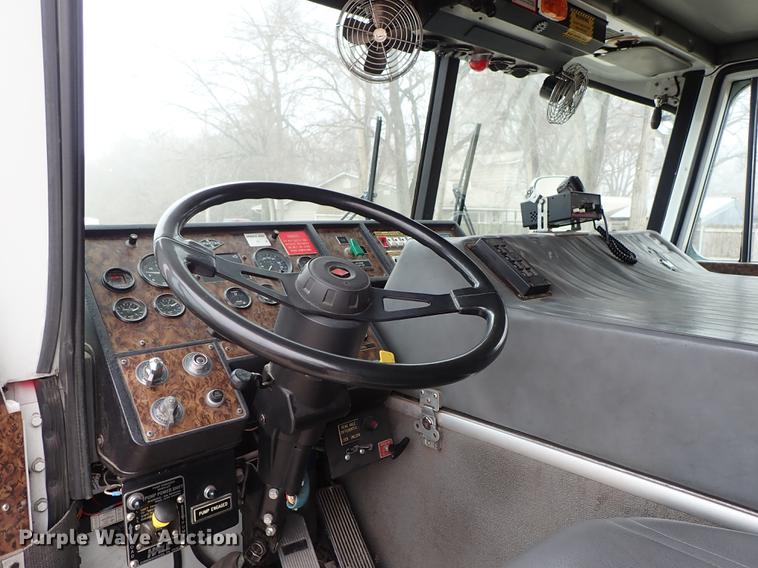 image for item DF8677 1993 Spartan Gladiator GA40M-2142 fire truck