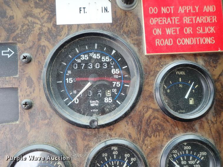 image for item DF8677 1993 Spartan Gladiator GA40M-2142 fire truck