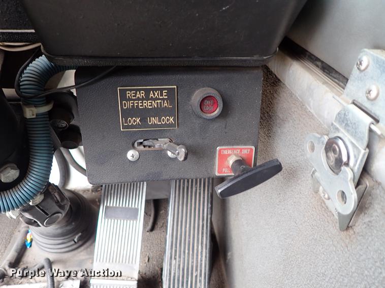 image for item DF8677 1993 Spartan Gladiator GA40M-2142 fire truck