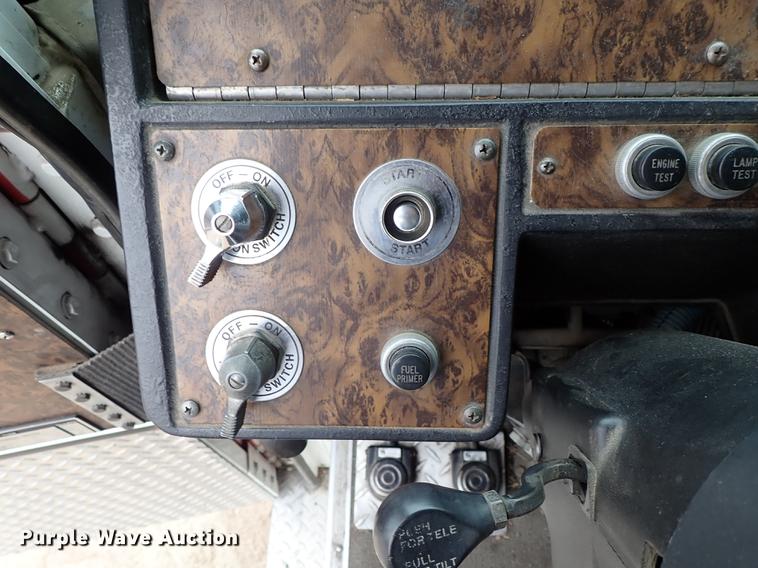 image for item DF8677 1993 Spartan Gladiator GA40M-2142 fire truck