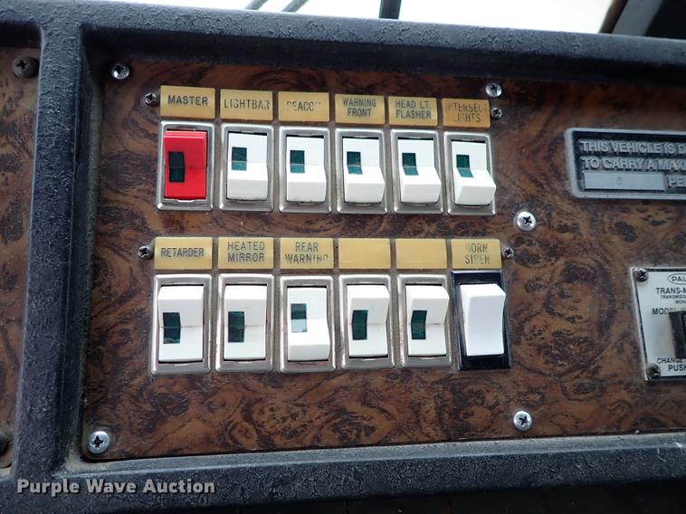 image for item DF8677 1993 Spartan Gladiator GA40M-2142 fire truck