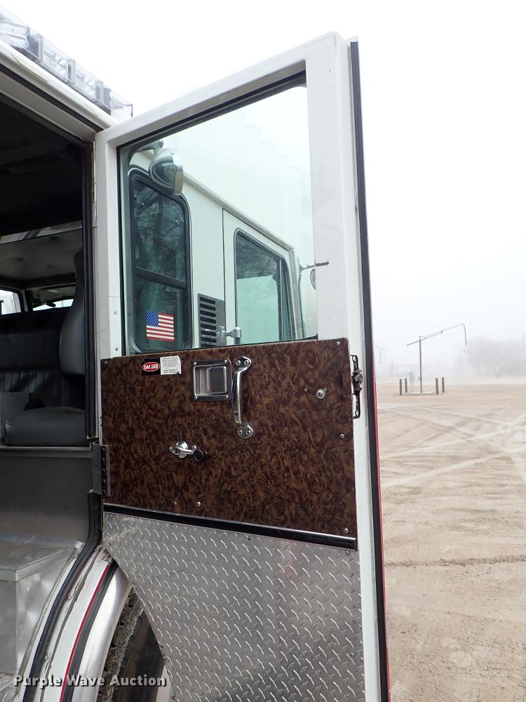 image for item DF8677 1993 Spartan Gladiator GA40M-2142 fire truck