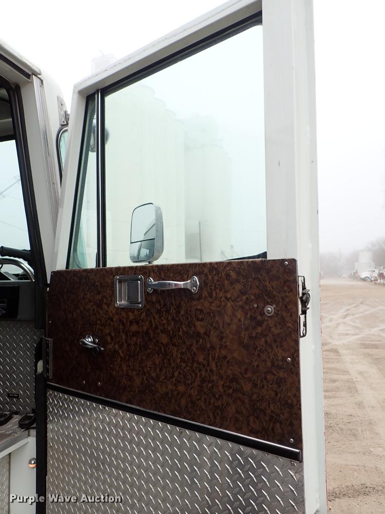 image for item DF8677 1993 Spartan Gladiator GA40M-2142 fire truck