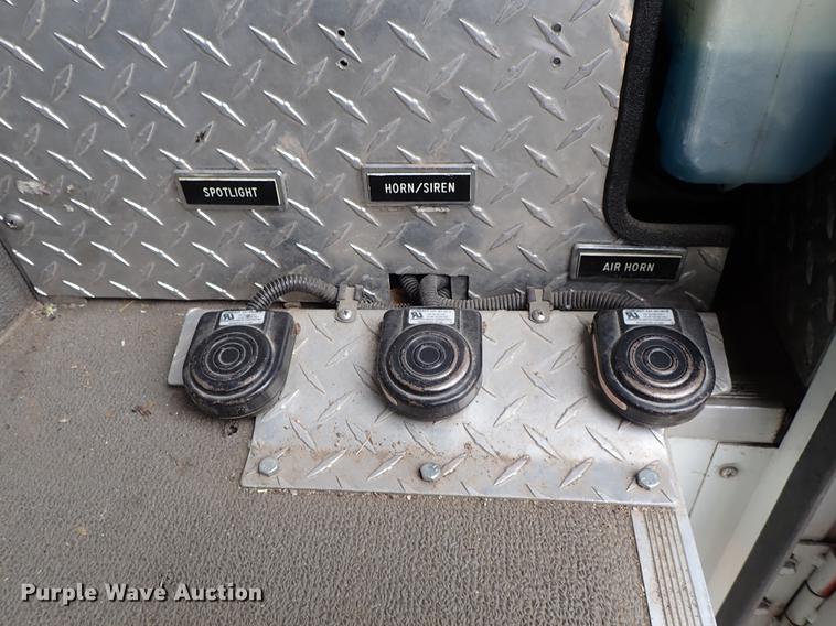 image for item DF8677 1993 Spartan Gladiator GA40M-2142 fire truck