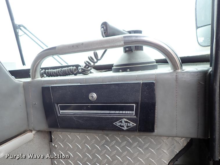 image for item DF8677 1993 Spartan Gladiator GA40M-2142 fire truck