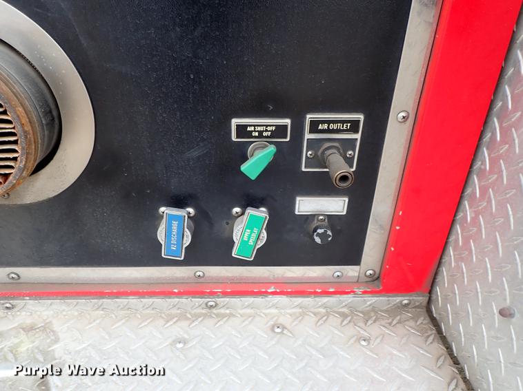 image for item DF8677 1993 Spartan Gladiator GA40M-2142 fire truck