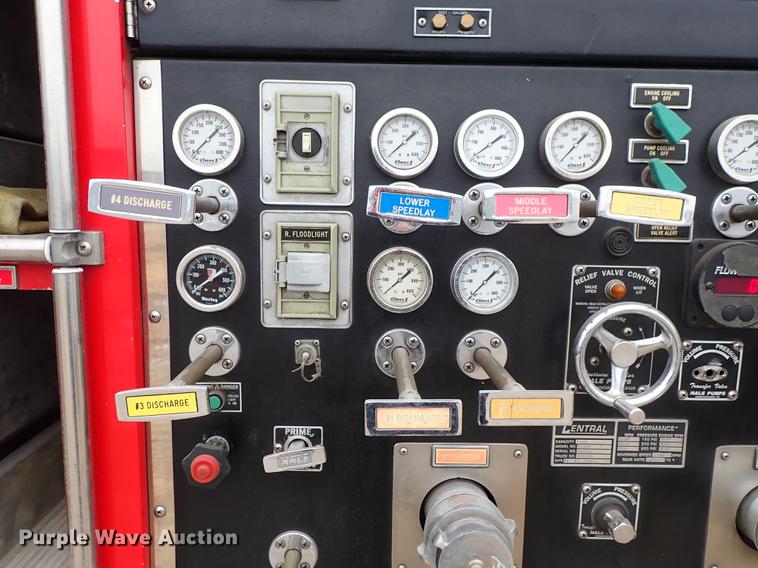 image for item DF8677 1993 Spartan Gladiator GA40M-2142 fire truck