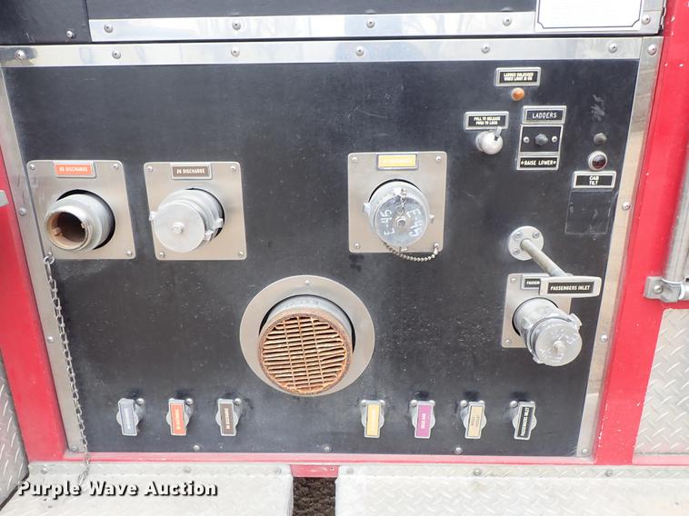 image for item DF8677 1993 Spartan Gladiator GA40M-2142 fire truck