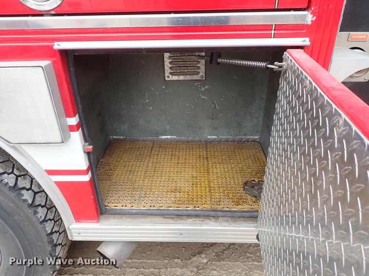 image for item DF8677 1993 Spartan Gladiator GA40M-2142 fire truck