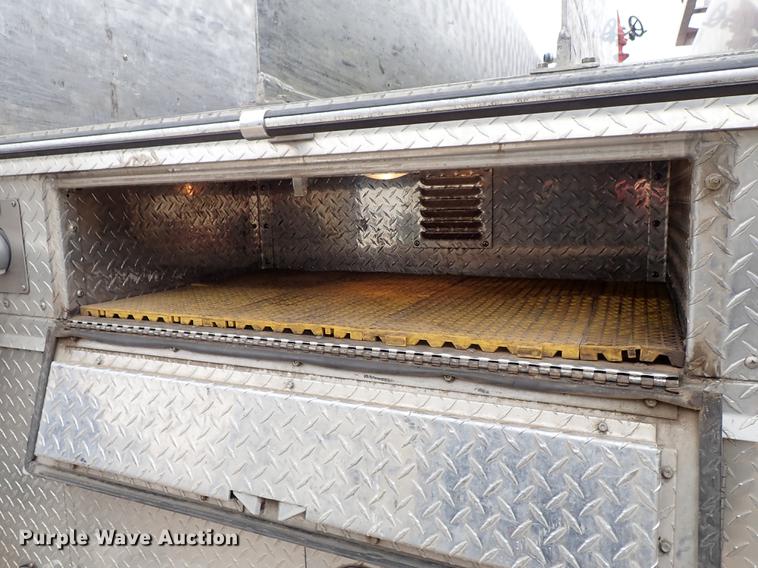 image for item DF8677 1993 Spartan Gladiator GA40M-2142 fire truck