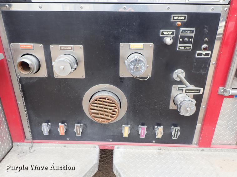 image for item DF8677 1993 Spartan Gladiator GA40M-2142 fire truck