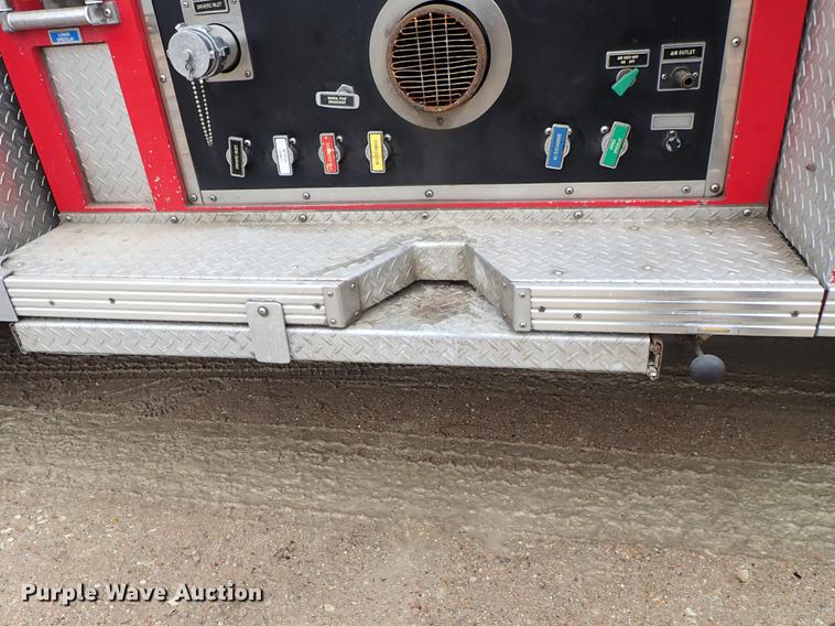 image for item DF8677 1993 Spartan Gladiator GA40M-2142 fire truck