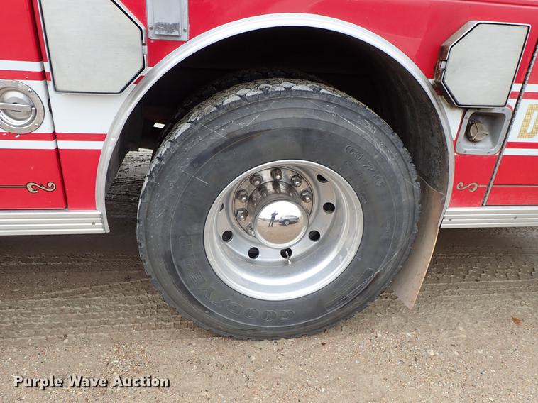 image for item DF8677 1993 Spartan Gladiator GA40M-2142 fire truck