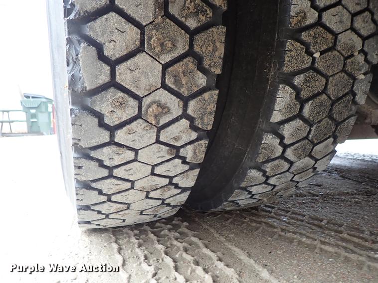 image for item DF8677 1993 Spartan Gladiator GA40M-2142 fire truck