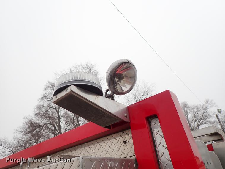 image for item DF8677 1993 Spartan Gladiator GA40M-2142 fire truck