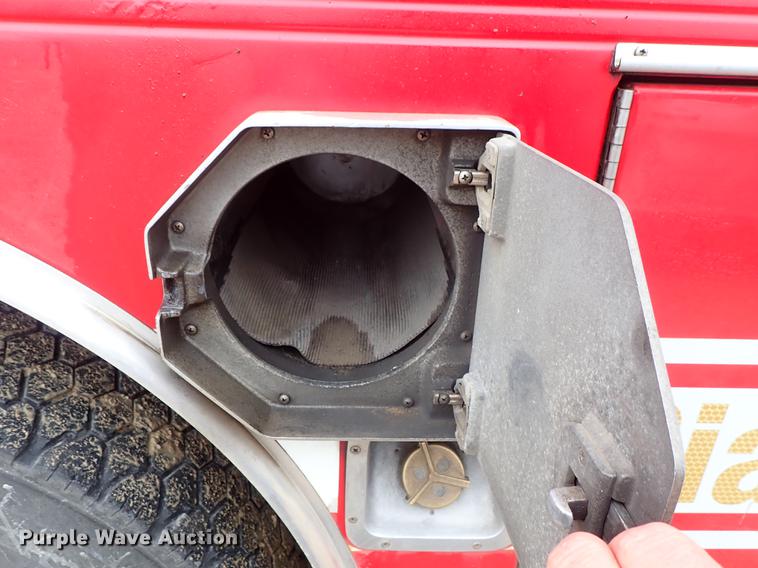 image for item DF8677 1993 Spartan Gladiator GA40M-2142 fire truck